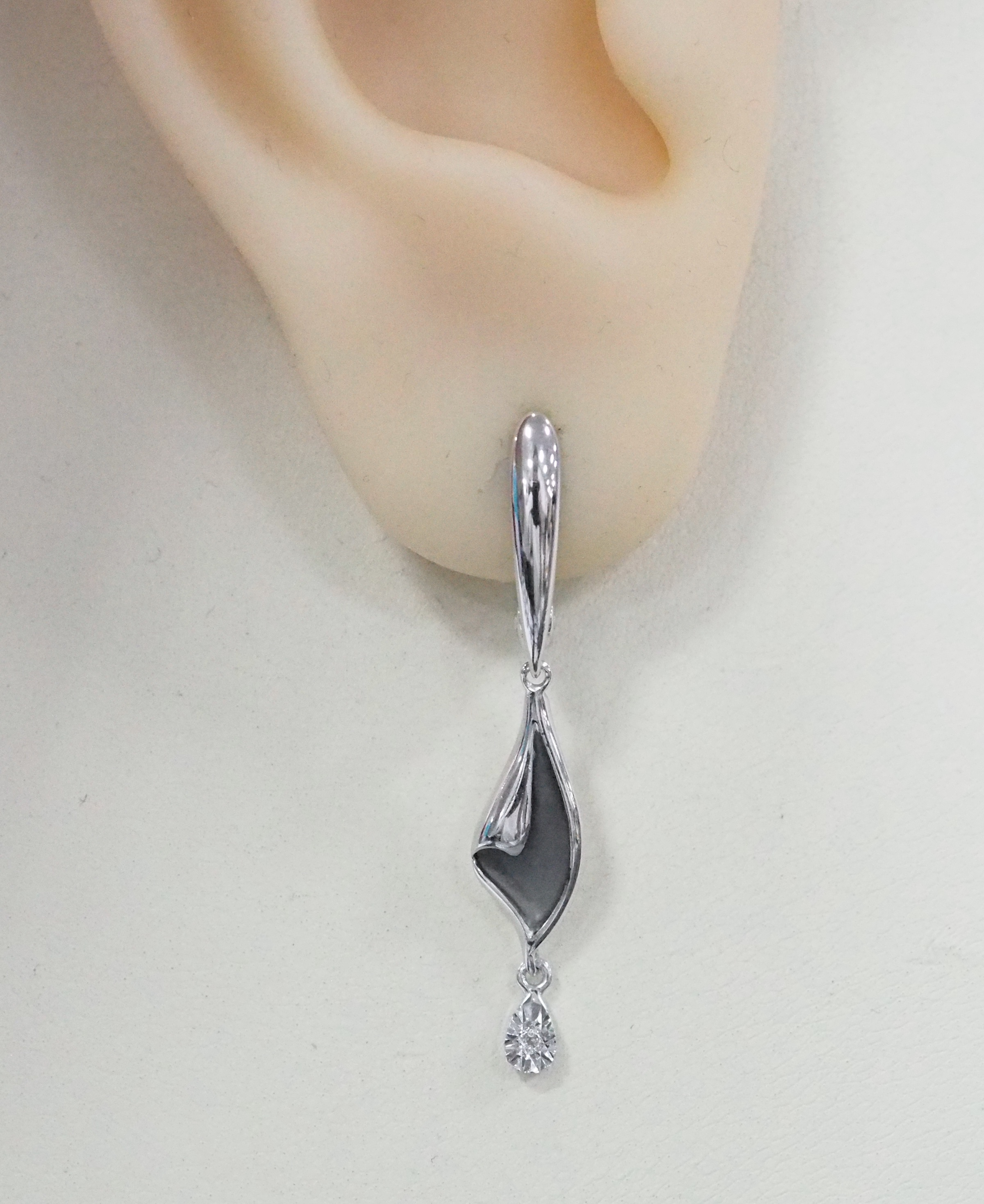 Серебряные серьги с бриллиантами